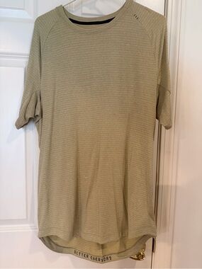 lululemon athletica Olive Green Short Sleeve Crew Tee